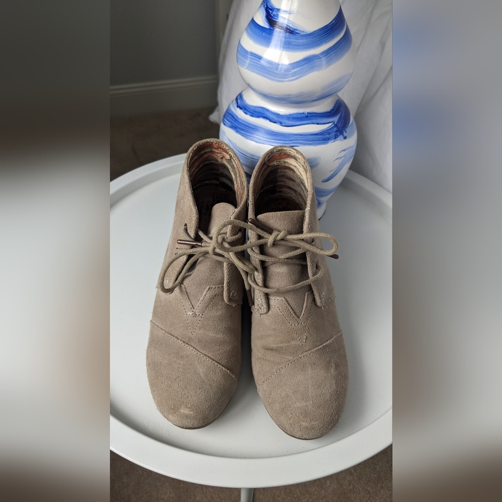 Tom's Wedges, Size 8 - Picture 3 of 3